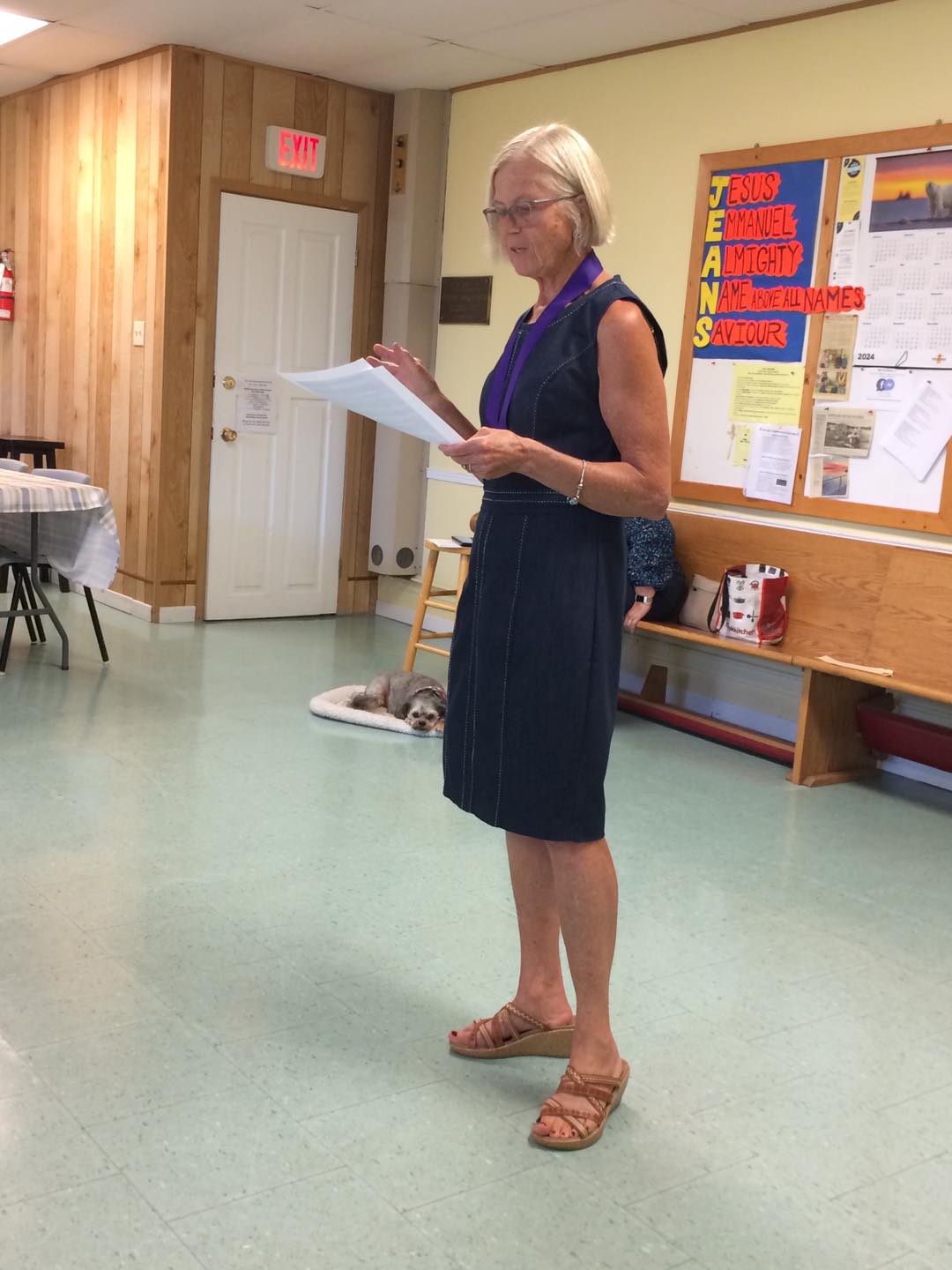 On August 25, 2024, our popular Cafe Church service was held downstairs at St. Luke's in Hubbards. Clair MacInnis led the service and was assisted by Jackie Snair. The theme of today's service was Bread and we were also treated to some home-made bread made by Clair. Today's garden bouquet included hydrangea, different coloured lisianthus, red zinnias, peach shrub roses, white and pink cosmos and two-tone pink gladiolus.